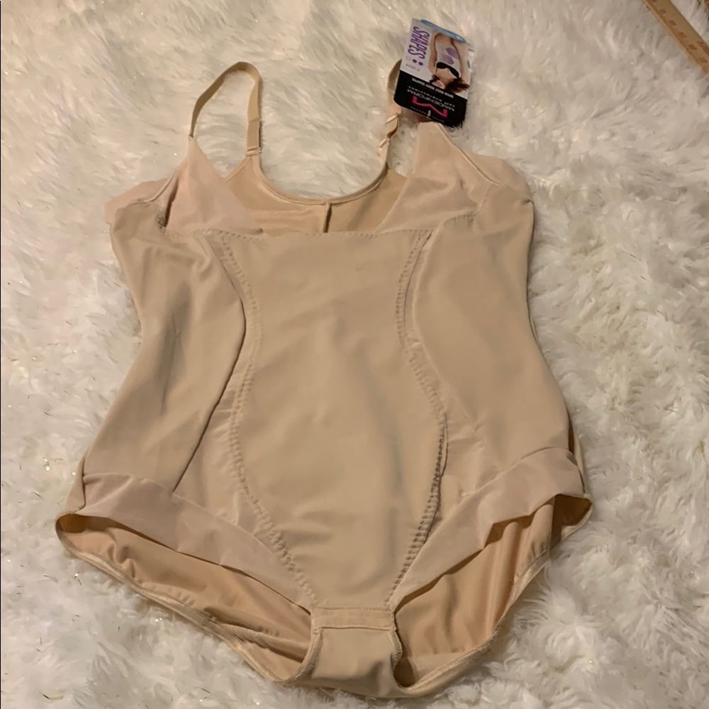 Maidenform Cream Shapewear Intimates Classic Design. NWT